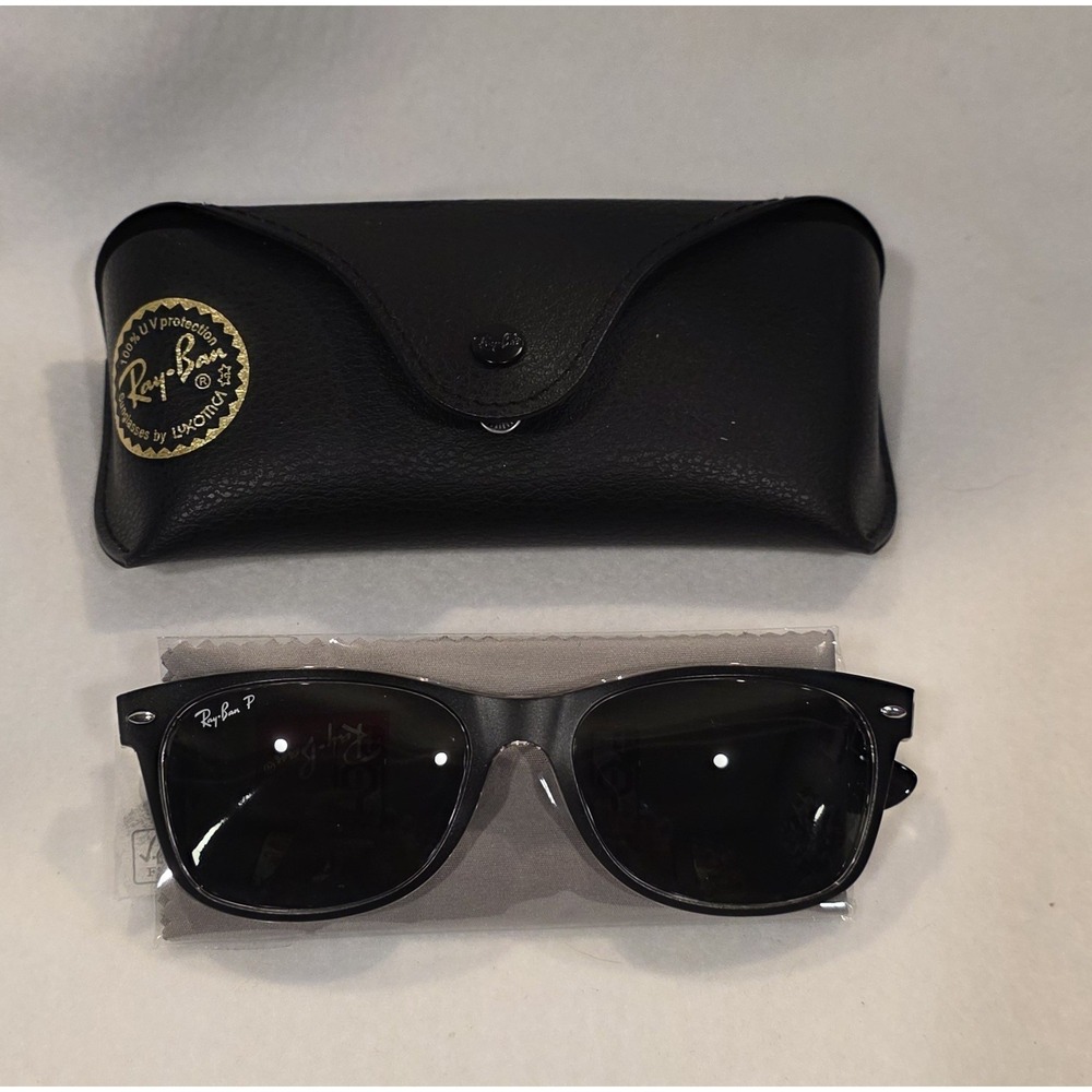 Ray-Ban RB 2132 New Wayfarer 6052/58 Black & Gray Sunglasses. NWT